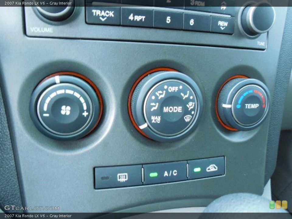 Gray Interior Controls for the 2007 Kia Rondo LX V6 #84190320