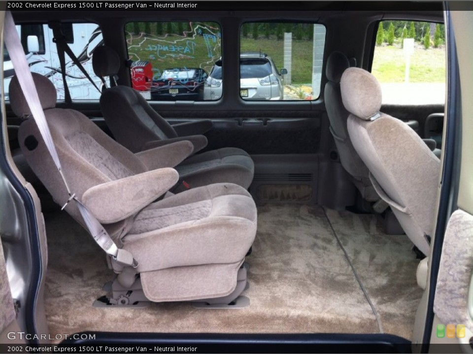 Neutral Interior Photo for the 2002 Chevrolet Express 1500 LT Passenger Van #84203027