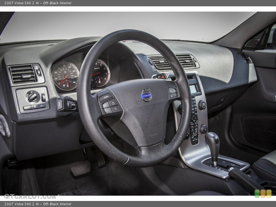 Off-Black Interior Dashboard for the 2007 Volvo S40 2.4i #84206873