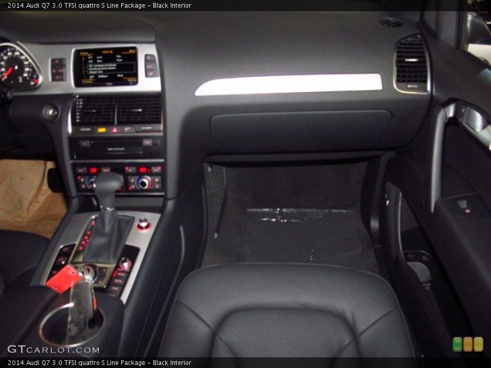 Black Interior Dashboard for the 2014 Audi Q7 3.0 TFSI quattro S Line Package #84322713
