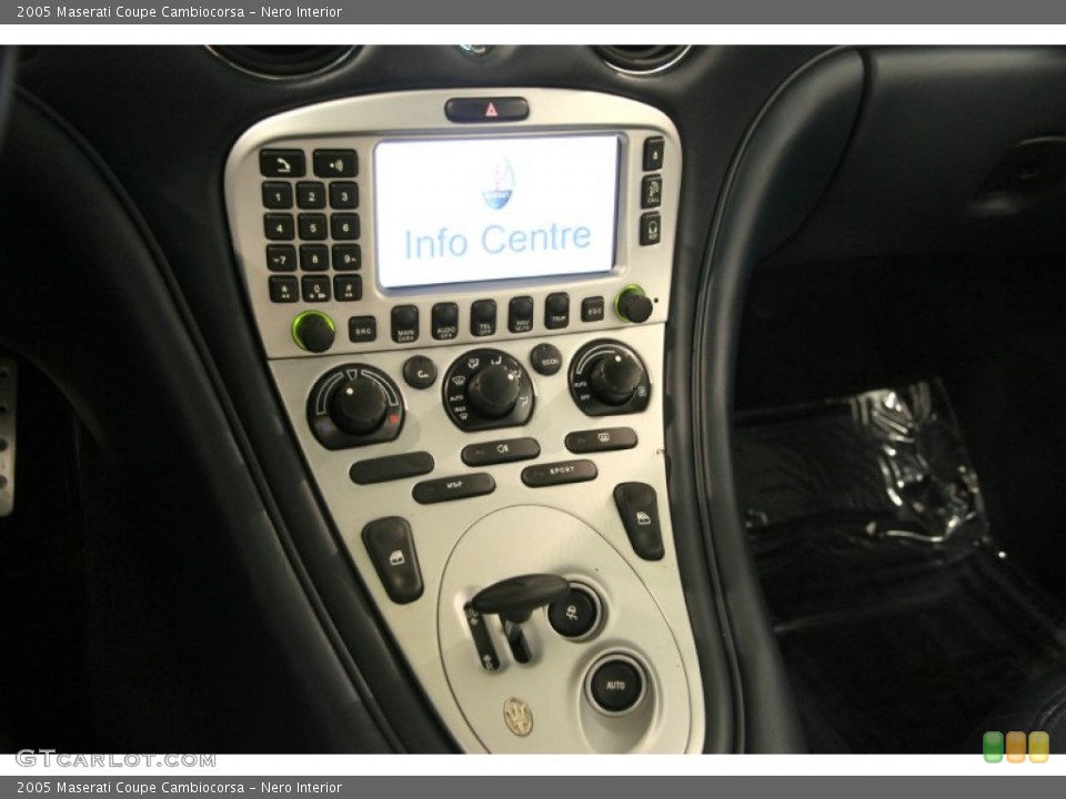 Nero Interior Controls for the 2005 Maserati Coupe Cambiocorsa #84350685