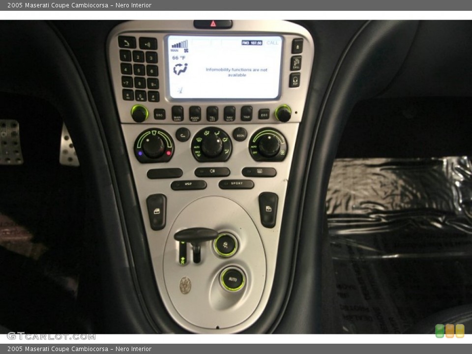 Nero Interior Controls for the 2005 Maserati Coupe Cambiocorsa #84350700