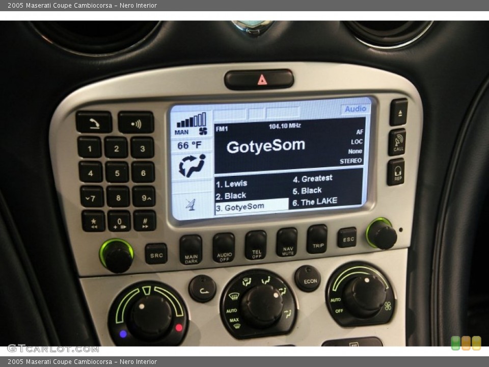 Nero Interior Controls for the 2005 Maserati Coupe Cambiocorsa #84350724