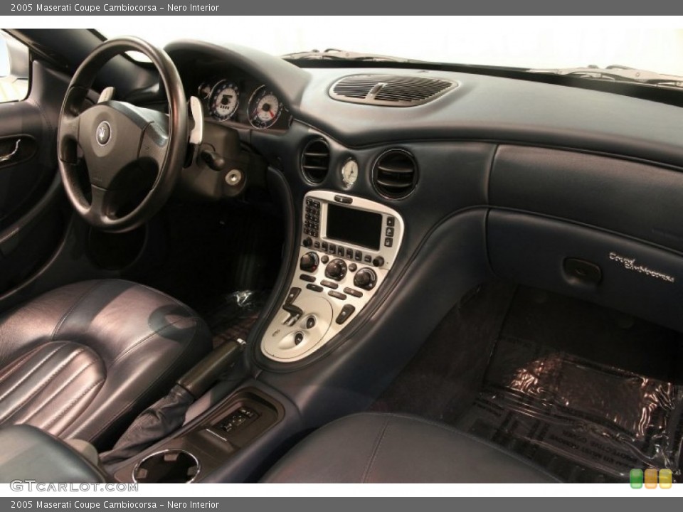 Nero Interior Dashboard for the 2005 Maserati Coupe Cambiocorsa #84350819