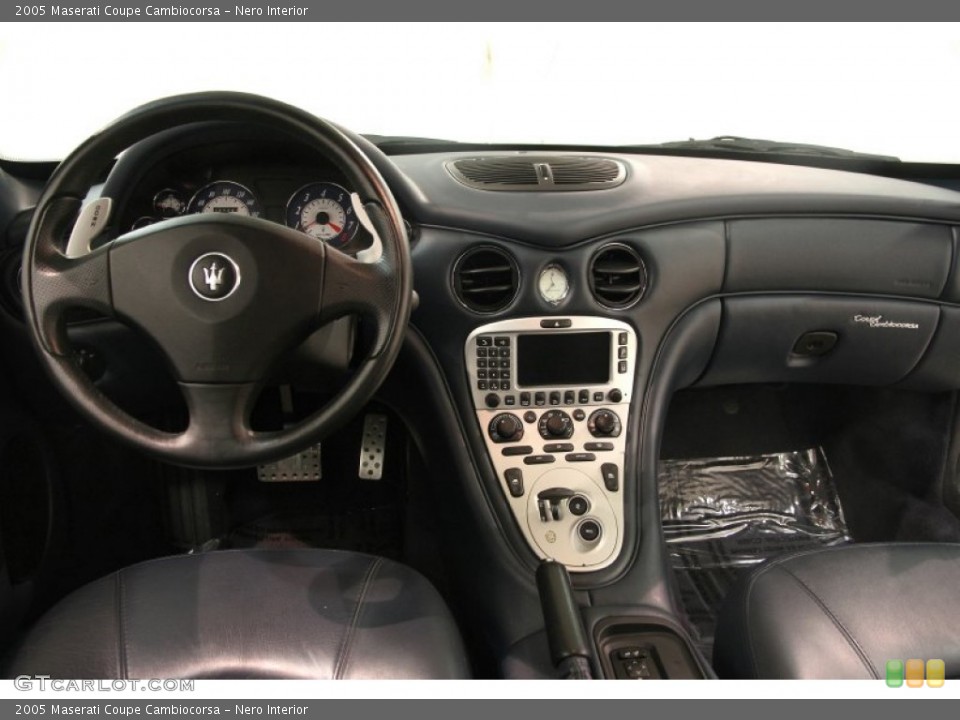 Nero Interior Dashboard for the 2005 Maserati Coupe Cambiocorsa #84350892