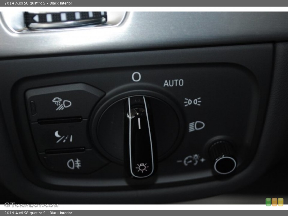 Black Interior Controls for the 2014 Audi S8 quattro S #84383742