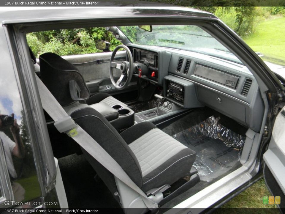 Black/Gray Interior Photo for the 1987 Buick Regal Grand National #84401964