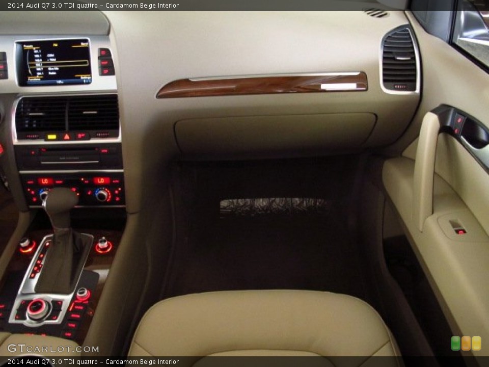 Cardamom Beige Interior Dashboard for the 2014 Audi Q7 3.0 TDI quattro #84416789