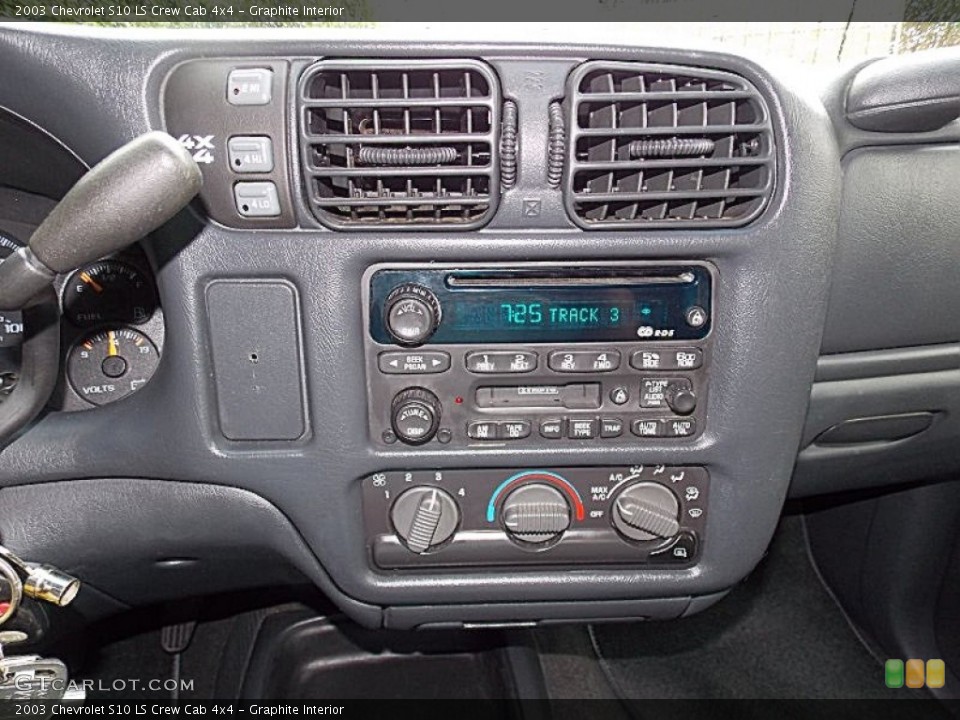 Graphite Interior Controls for the 2003 Chevrolet S10 LS Crew Cab 4x4 #84437681