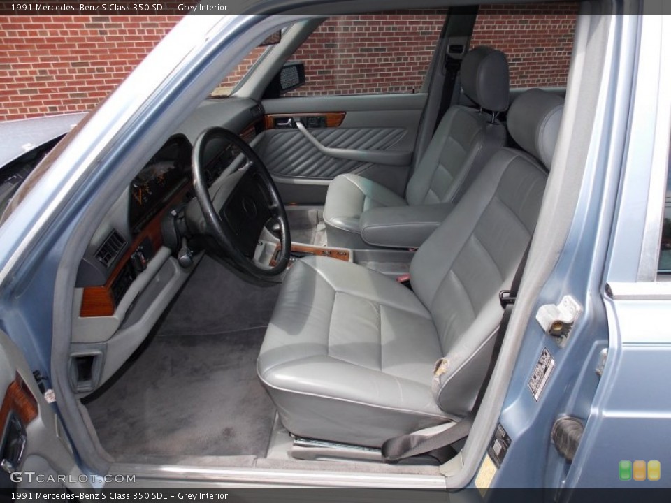 Grey Interior Photo for the 1991 Mercedes-Benz S Class 350 SDL #84458552
