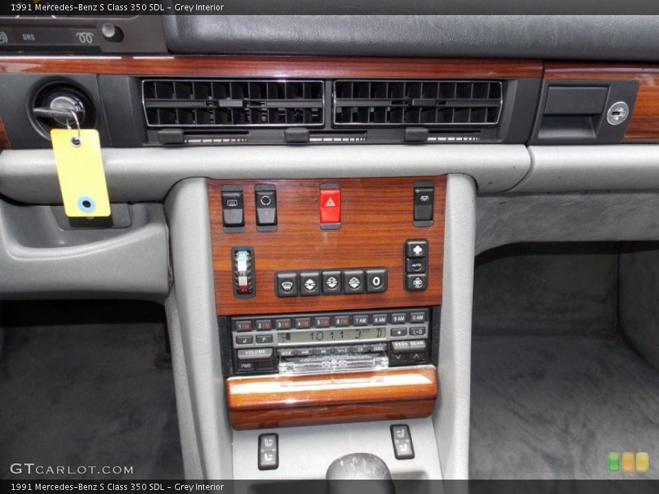 Grey Interior Controls for the 1991 Mercedes-Benz S Class 350 SDL #84459152