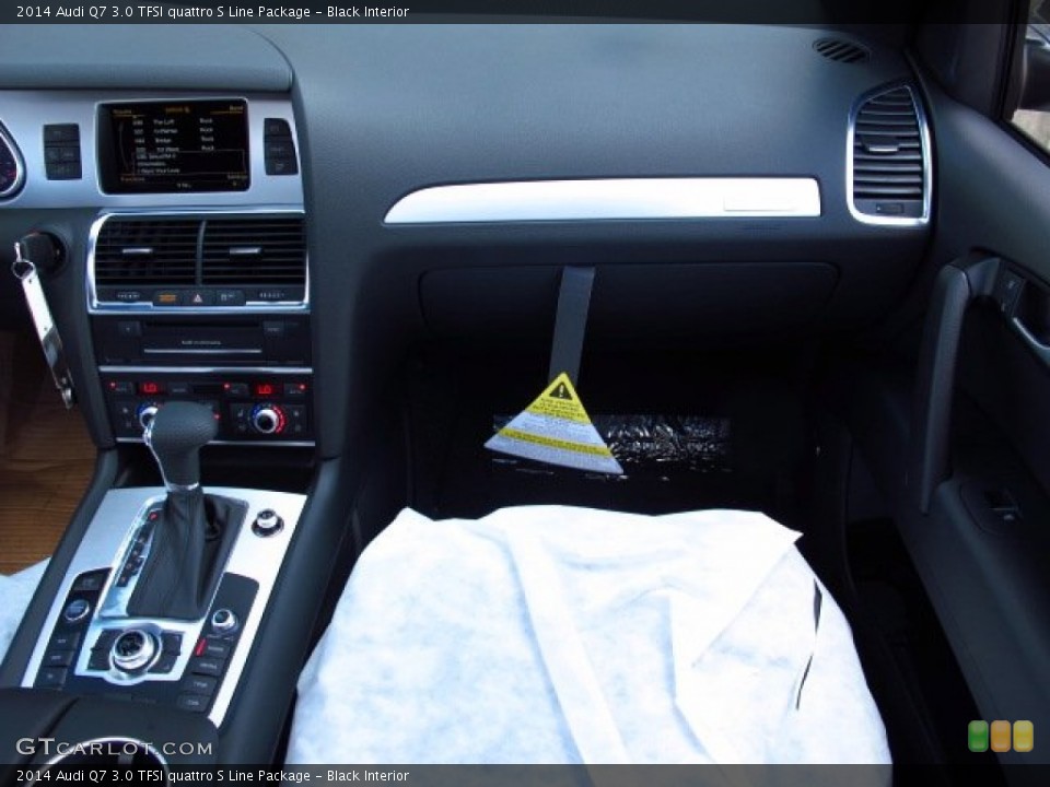Black Interior Dashboard for the 2014 Audi Q7 3.0 TFSI quattro S Line Package #84505902
