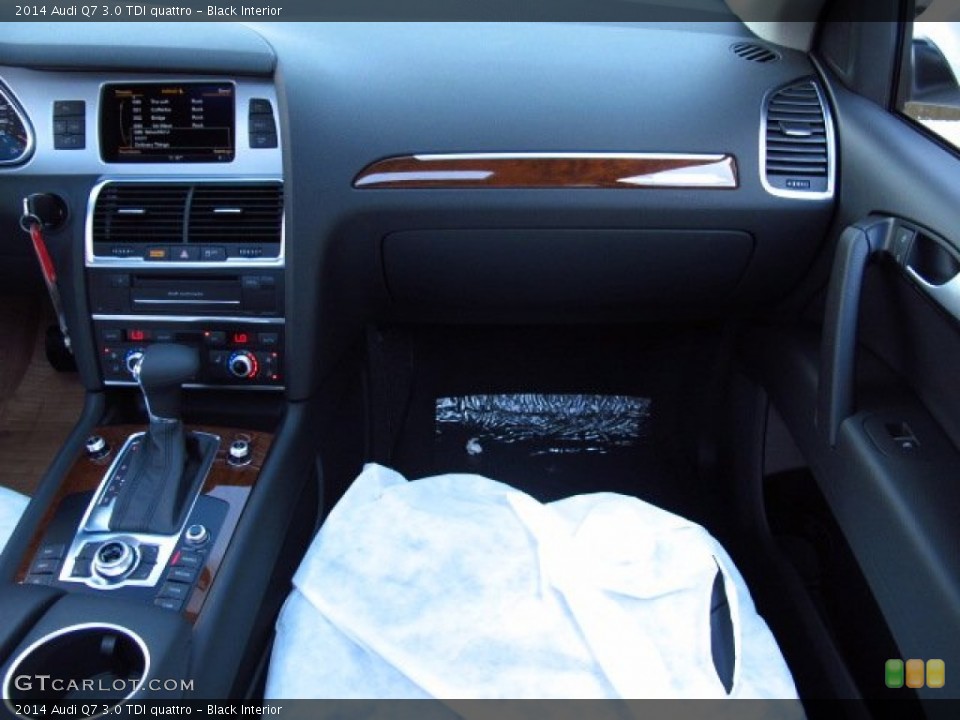 Black Interior Dashboard for the 2014 Audi Q7 3.0 TDI quattro #84506475