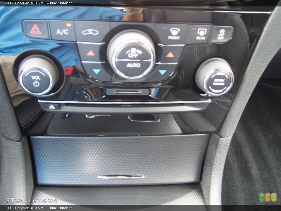 Black Interior Controls for the 2012 Chrysler 300 S V8 #84676595