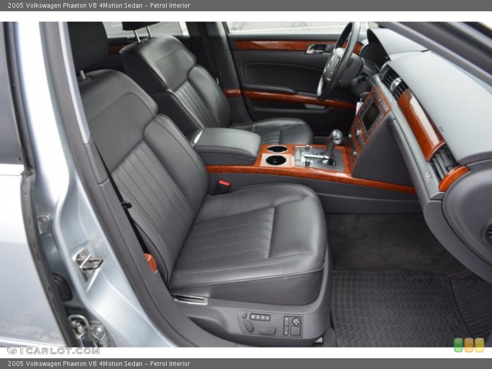 Petrol Interior Rear Seat for the 2005 Volkswagen Phaeton V8 4Motion Sedan #84717010