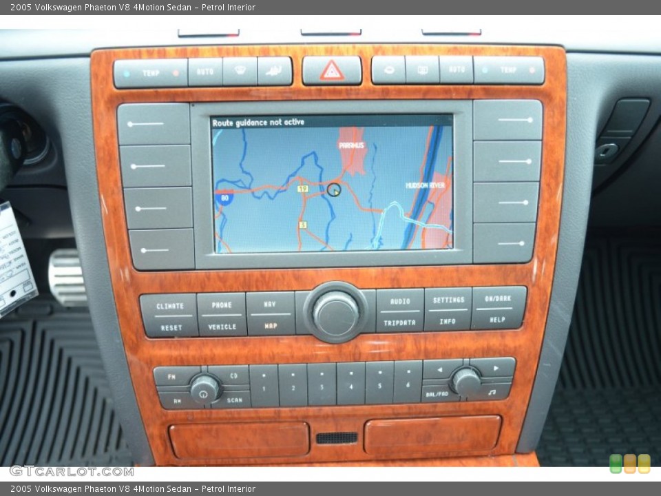 Petrol Interior Controls for the 2005 Volkswagen Phaeton V8 4Motion Sedan #84717070