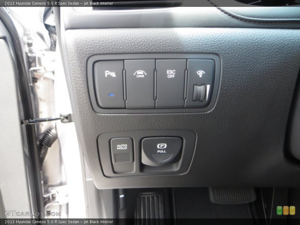 Jet Black Interior Controls for the 2013 Hyundai Genesis 5.0 R Spec Sedan #84850134