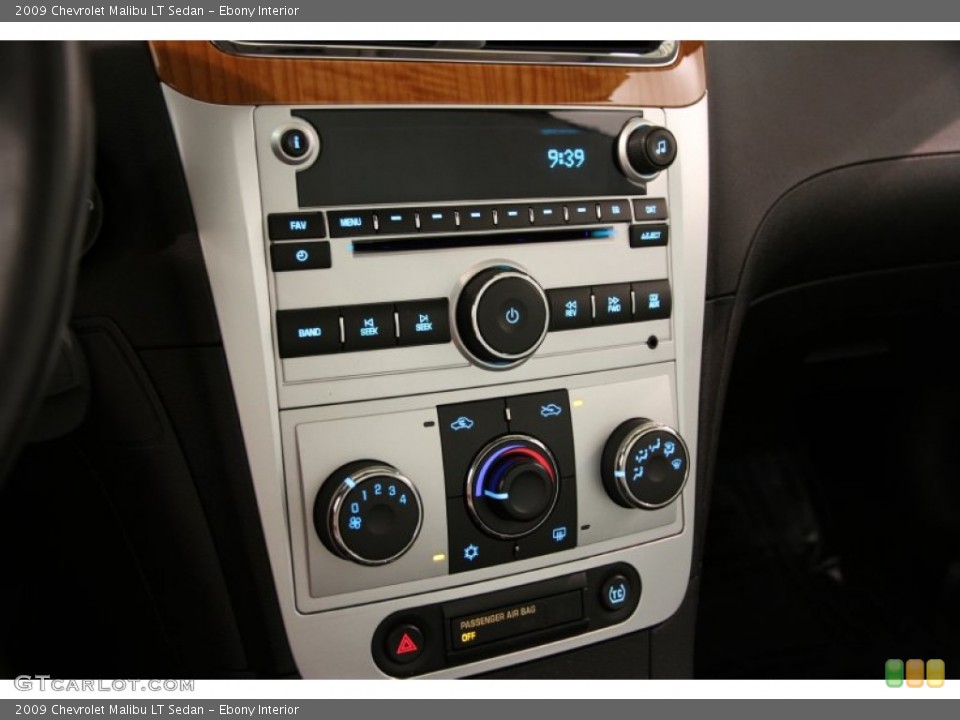 Ebony Interior Controls for the 2009 Chevrolet Malibu LT Sedan #84863633