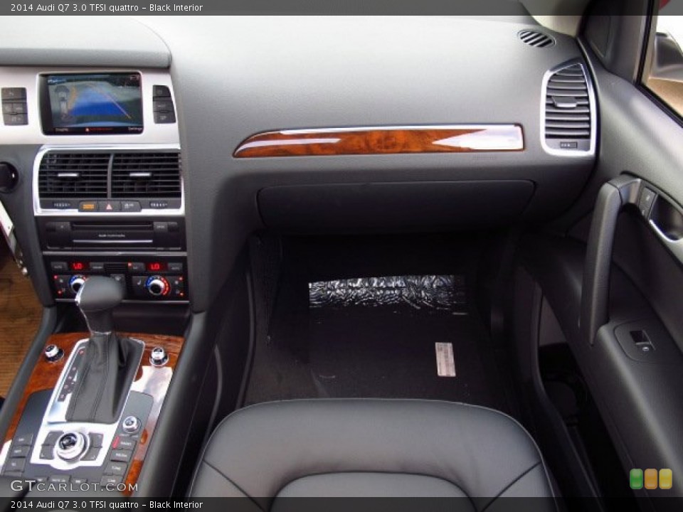 Black Interior Dashboard for the 2014 Audi Q7 3.0 TFSI quattro #84877610