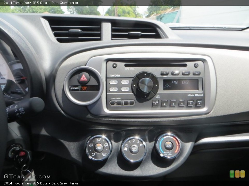 Dark Gray Interior Controls for the 2014 Toyota Yaris SE 5 Door #84890700