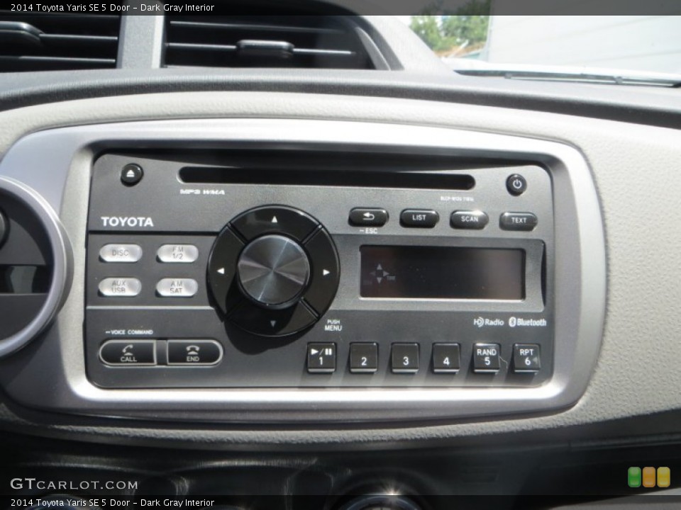 Dark Gray Interior Controls for the 2014 Toyota Yaris SE 5 Door #84890723
