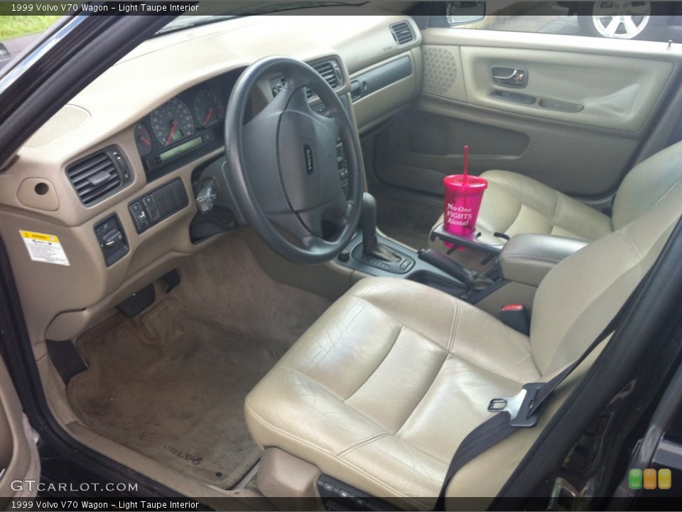 Light Taupe Interior Photo for the 1999 Volvo V70 Wagon #84892355