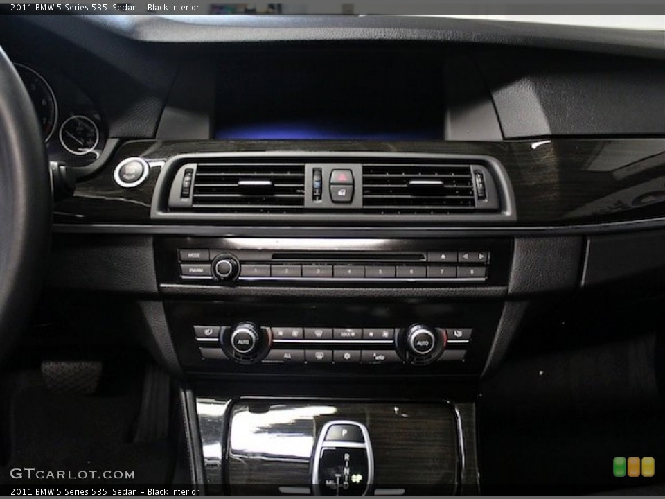 Black Interior Controls for the 2011 BMW 5 Series 535i Sedan #84899120