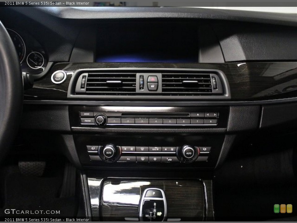Black Interior Controls for the 2011 BMW 5 Series 535i Sedan #84899120