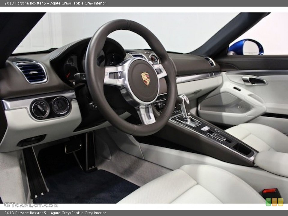 Agate Grey/Pebble Grey Interior Photo for the 2013 Porsche Boxster S #84935434