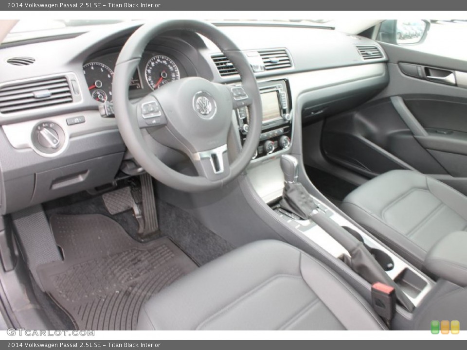 Titan Black Interior Photo for the 2014 Volkswagen Passat 2.5L SE #84996548