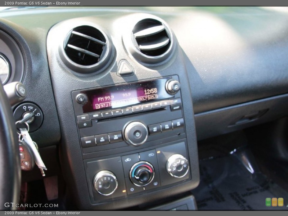 Ebony Interior Controls for the 2009 Pontiac G6 V6 Sedan #85059793