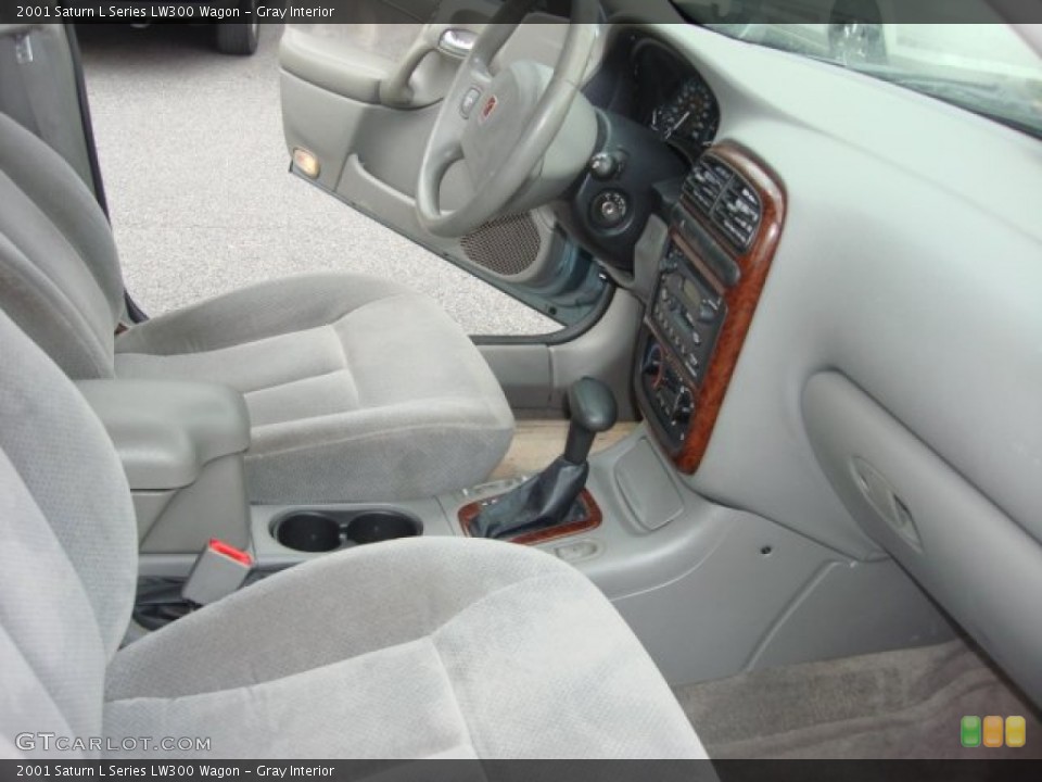Gray Interior Photo for the 2001 Saturn L Series LW300 Wagon #85149008