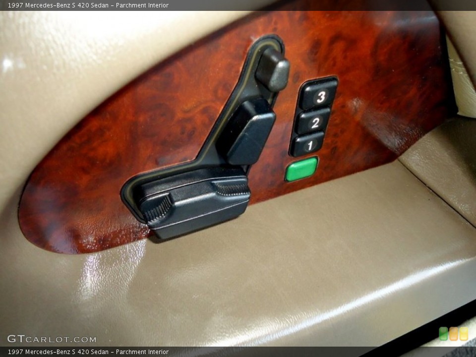 Parchment Interior Controls for the 1997 Mercedes-Benz S 420 Sedan #85157057