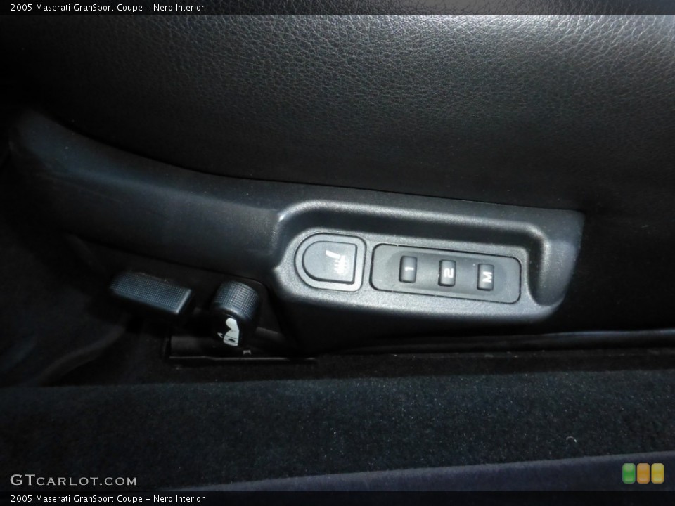 Nero Interior Controls for the 2005 Maserati GranSport Coupe #85178201