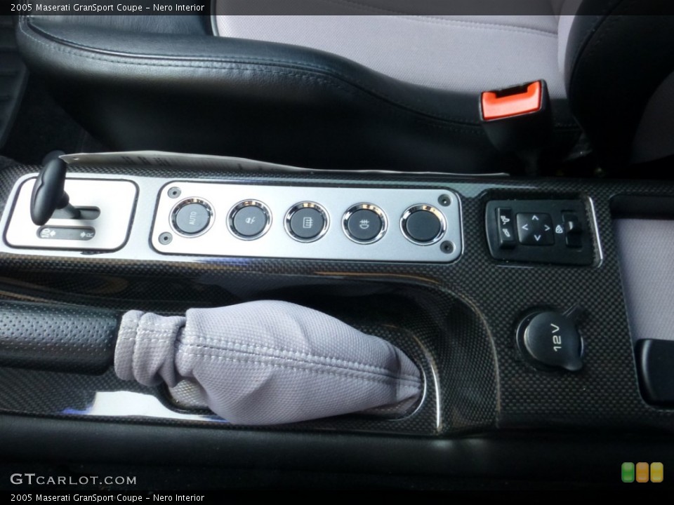 Nero Interior Controls for the 2005 Maserati GranSport Coupe #85178309