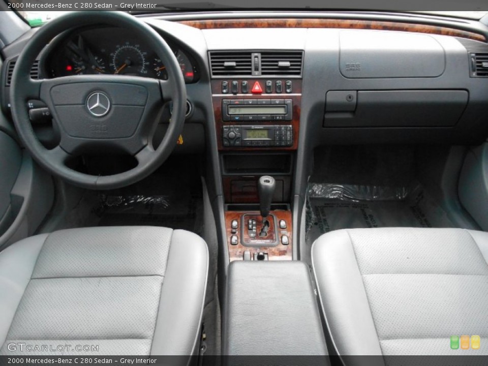 Grey Interior Dashboard for the 2000 Mercedes-Benz C 280 Sedan #85205417