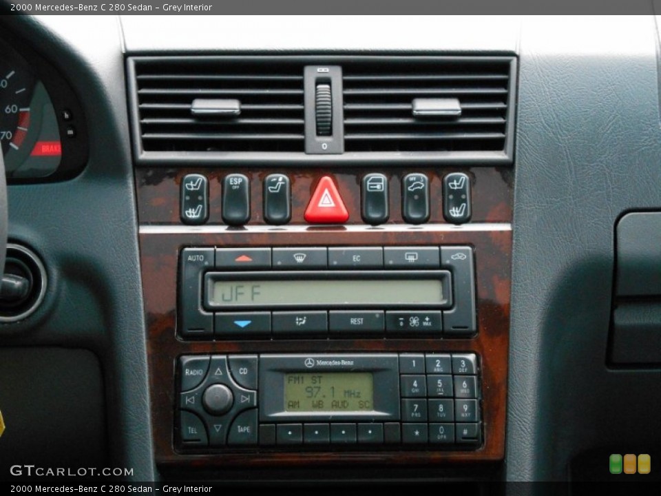 Grey Interior Controls for the 2000 Mercedes-Benz C 280 Sedan #85205444
