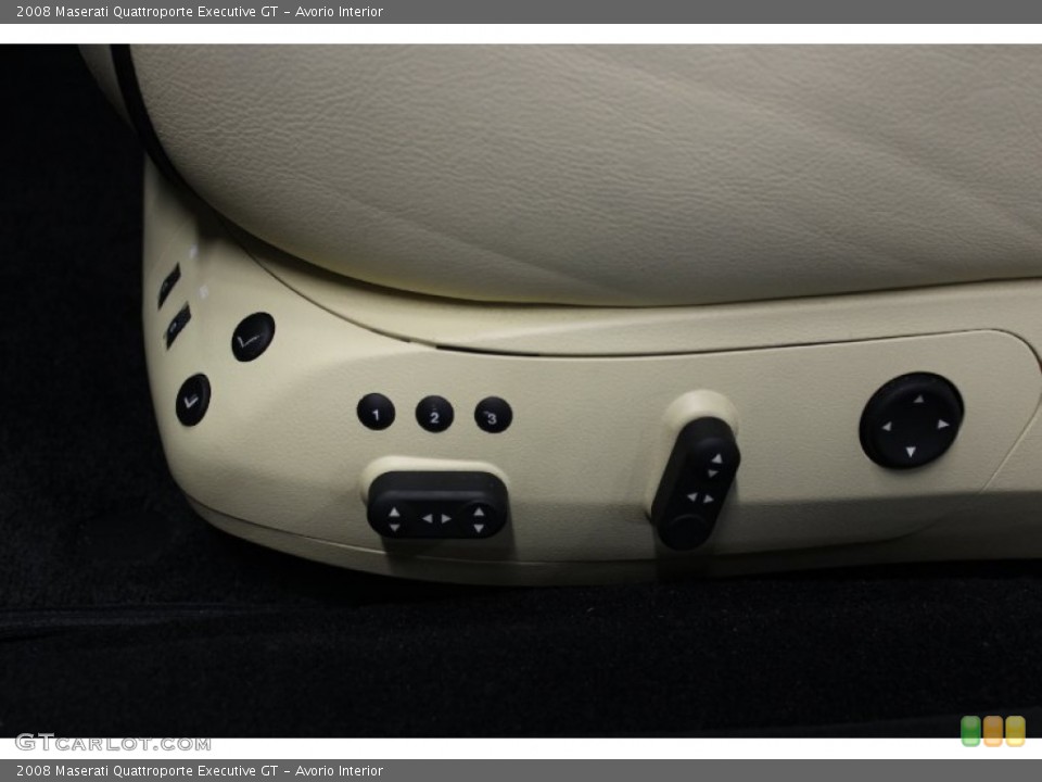 Avorio Interior Controls for the 2008 Maserati Quattroporte Executive GT #85222589