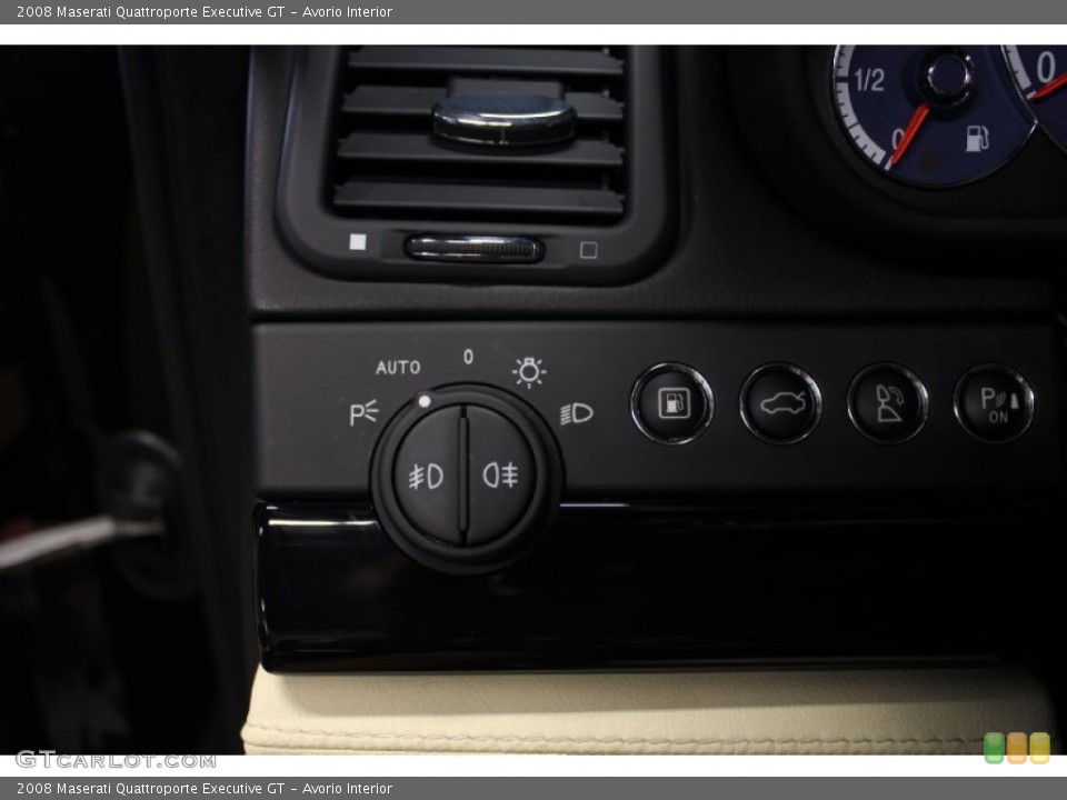 Avorio Interior Controls for the 2008 Maserati Quattroporte Executive GT #85222730