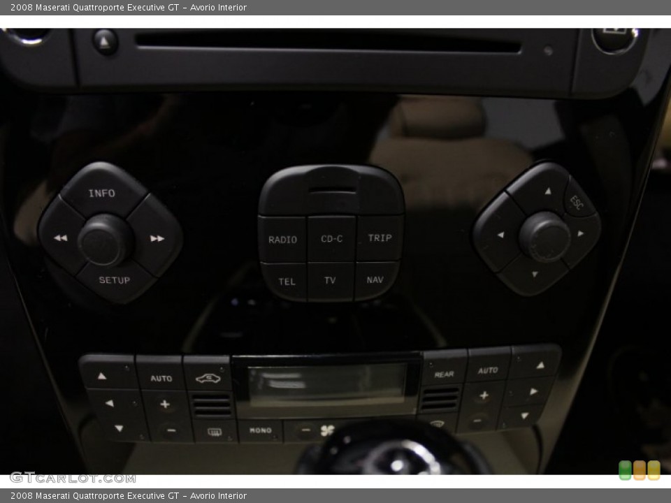 Avorio Interior Controls for the 2008 Maserati Quattroporte Executive GT #85222856