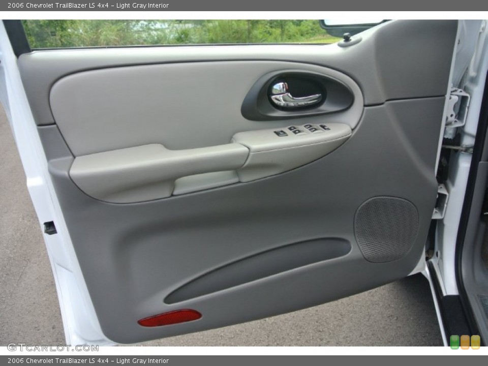 Light Gray Interior Door Panel for the 2006 Chevrolet TrailBlazer LS 4x4 #85283303
