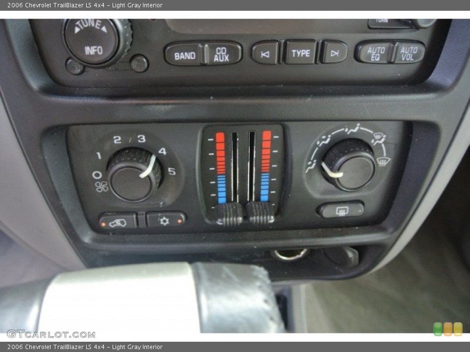 Light Gray Interior Controls for the 2006 Chevrolet TrailBlazer LS 4x4 #85283384