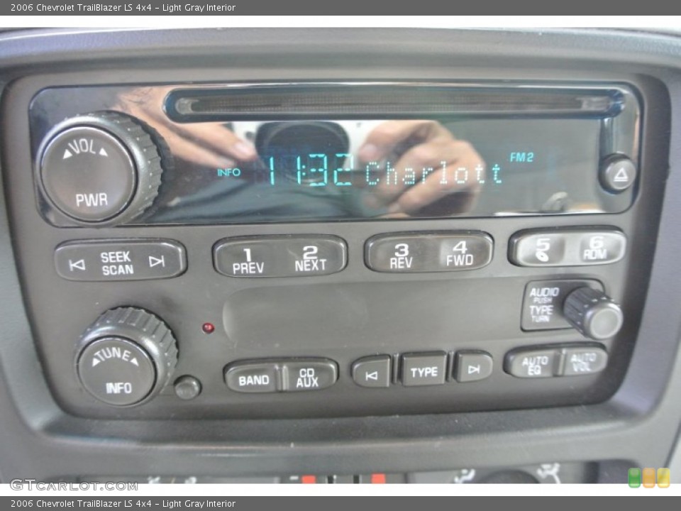 Light Gray Interior Controls for the 2006 Chevrolet TrailBlazer LS 4x4 #85283399