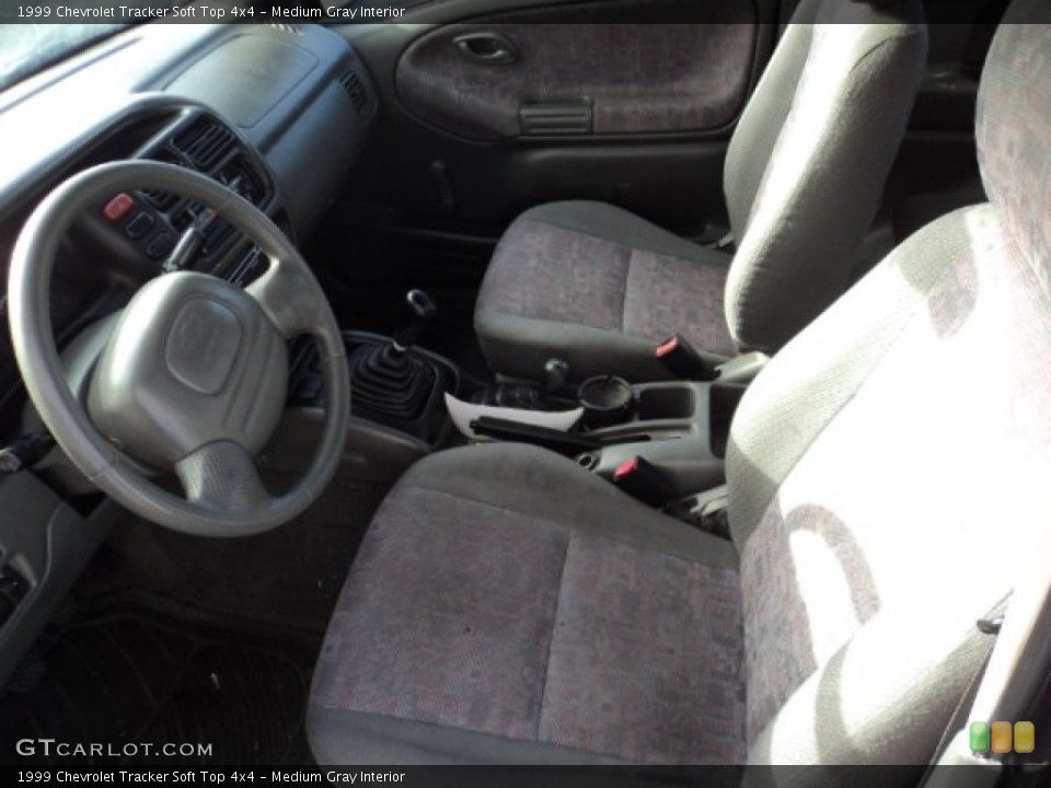 Medium Gray Interior Photo for the 1999 Chevrolet Tracker Soft Top 4x4 #85287308