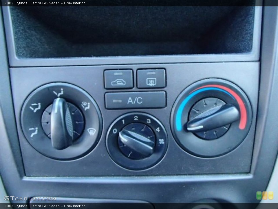 Gray Interior Controls for the 2003 Hyundai Elantra GLS Sedan #85325186