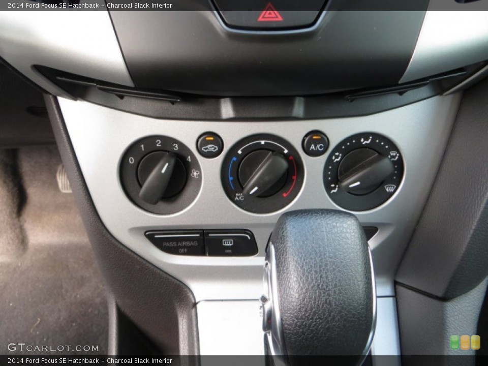 Charcoal Black Interior Controls for the 2014 Ford Focus SE Hatchback #85348886