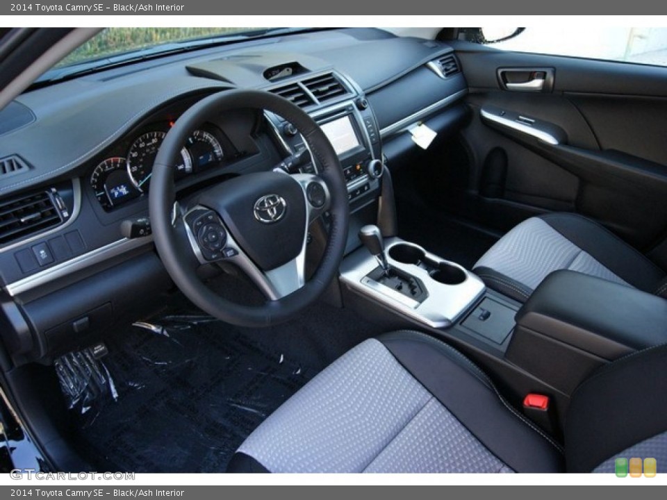 Black/Ash Interior Photo for the 2014 Toyota Camry SE #85349293