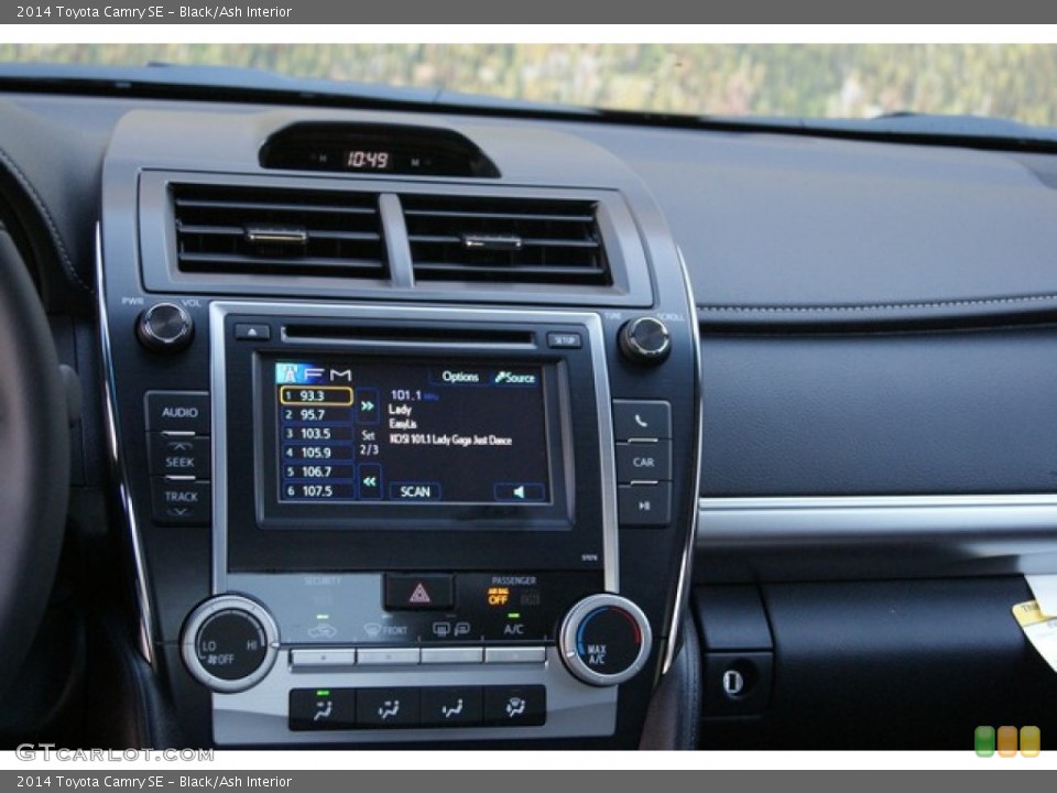 Black/Ash Interior Controls for the 2014 Toyota Camry SE #85349303