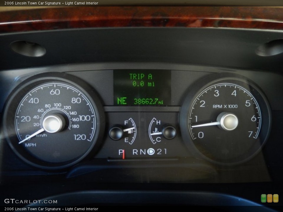 Light Camel Interior Gauges for the 2006 Lincoln Town Car Signature #85395709