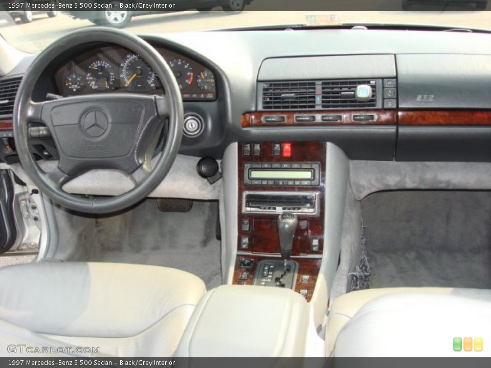 Black/Grey Interior Dashboard for the 1997 Mercedes-Benz S 500 Sedan #85516120